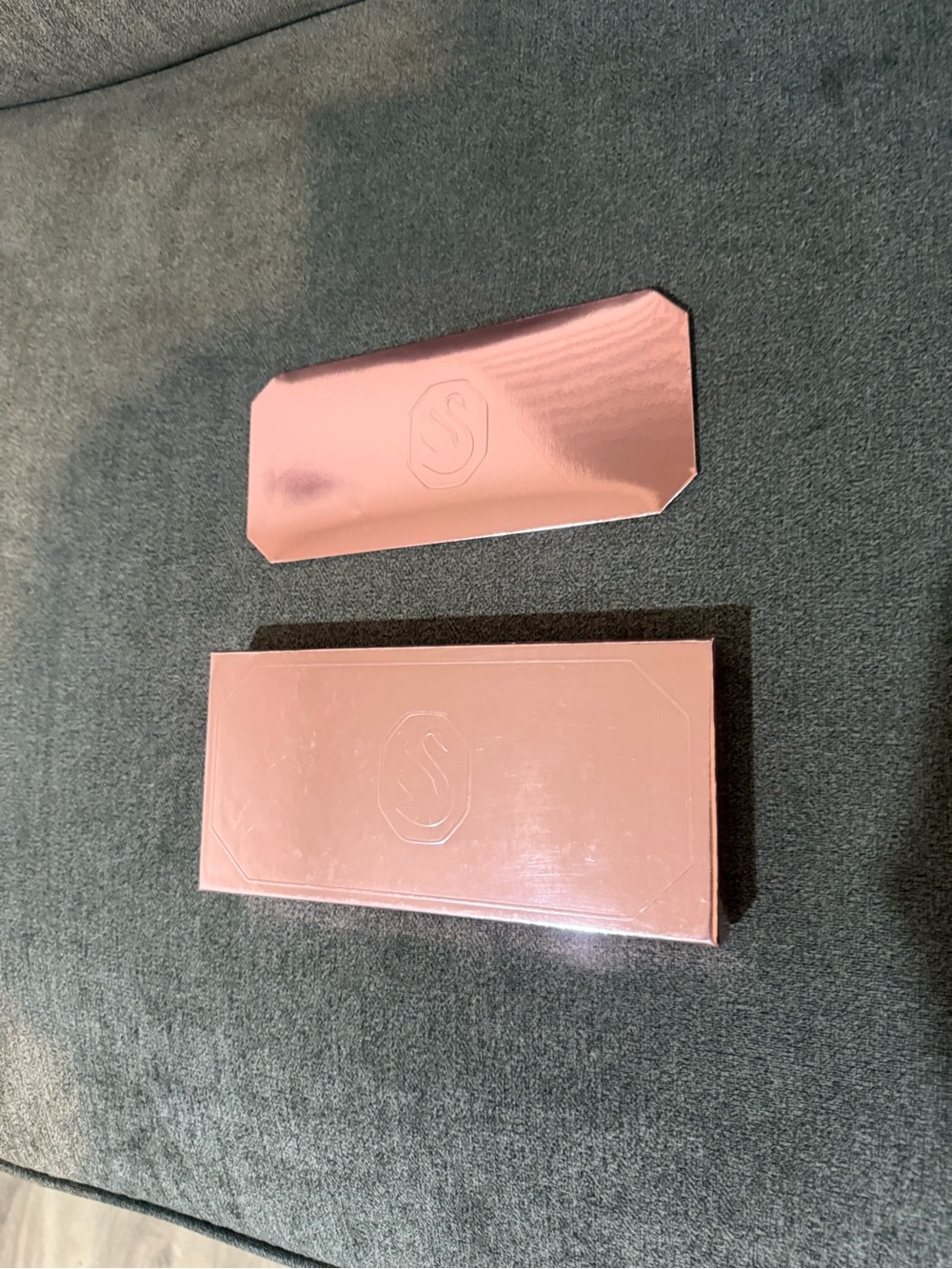 LIMITED EDITION RARE ROSE GOLD SWAROVSKI RED ENVELOPES (6)